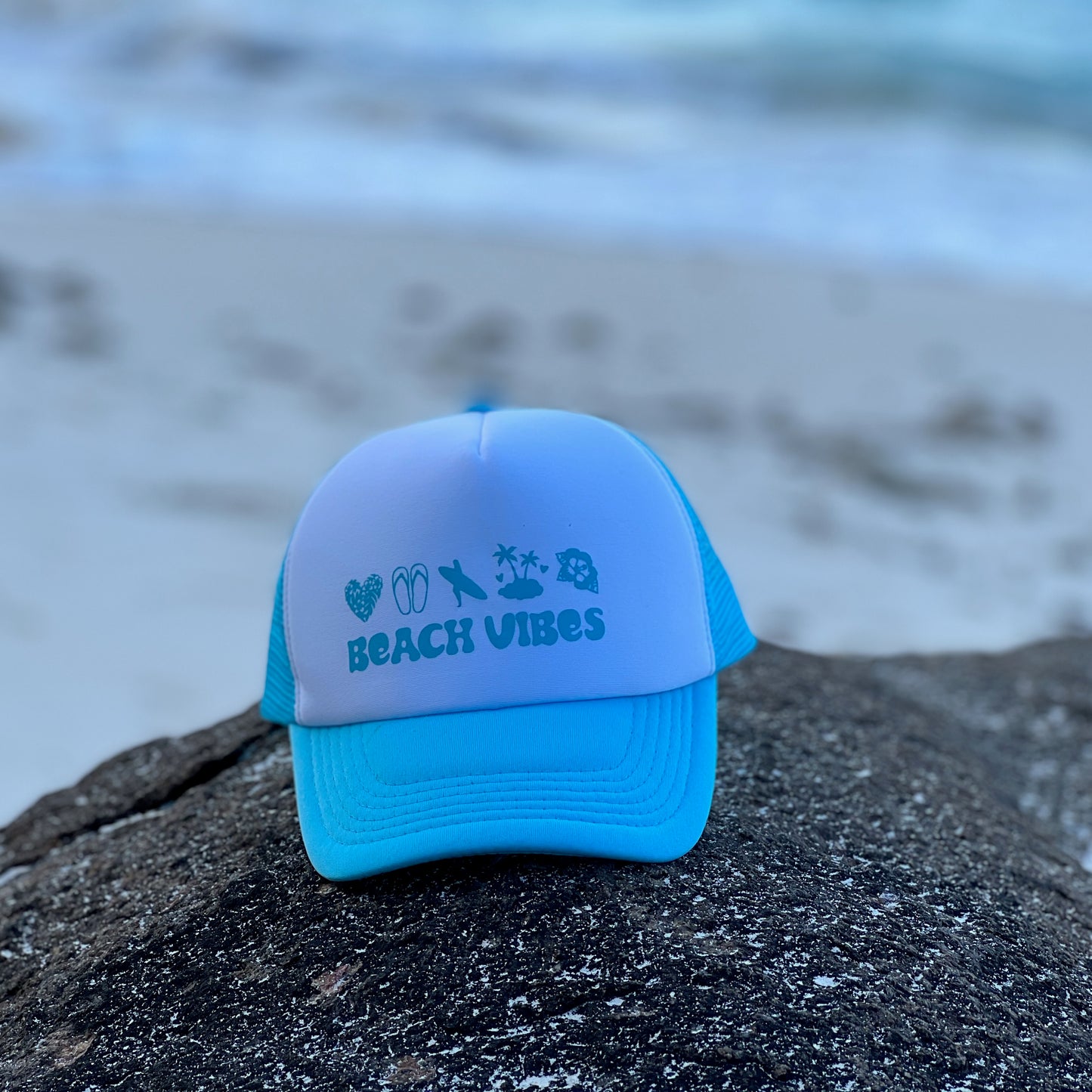 Snapback Trucker Cap "Beach Vibes" in Türkis